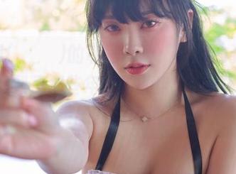 Dami(퀸다미)的私房写真：妹妹的姿势，让我想到了那些年追过的电影，她就是个灵感的发源地。