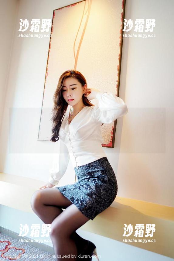 Feilin嗲囡囡-史雯Swan Feilin嗲囡囡 - 试图理解史雯Swan的女孩写真集更新,干嘛不就拍点开心的事嘛!