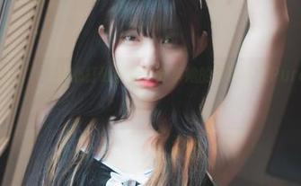 哈，Hizzy(히지)决心打破常规，分享她的写真集“PureMedia”。
