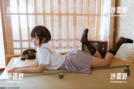 这份写真让我想起了过去的操场日子，喵糖映画和春季JK制服魔力满分