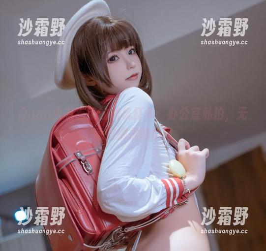 Quan冉有点饿的随机打卡：办公室私拍，无意间捕捉的偷闲