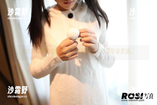 ROSI ROSI写真中的秘境,与你同行的美脚将带你梦游。