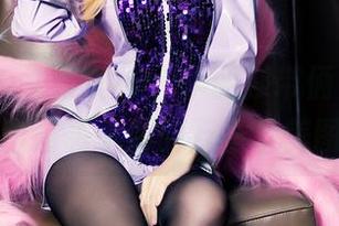 TouTiao头条女神 – 李丽莎带俩鬼怪，拍出意想不到的万圣节美图