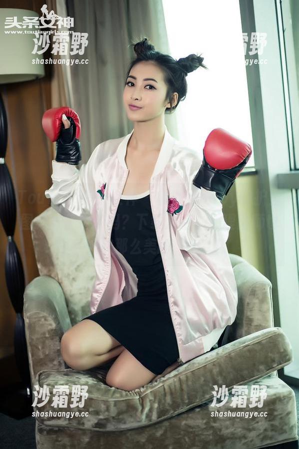 TouTiao头条女神 - 杨漫妮baby的护士图集准备好了吗？下载之后，心理医师也会嫉妒那么美的“病”！