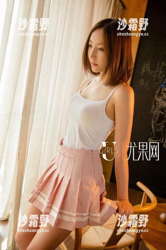 UGirls尤果网-王轶玲 UGirls尤果网 - 王轶玲的原图,快来看这双不怕拖鞋的长腿!