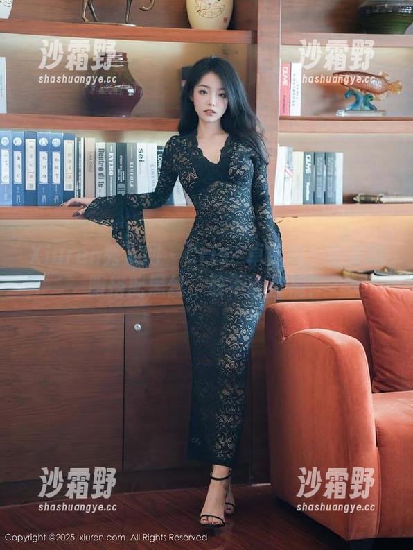 Xiuren秀人网 - Cris_卓娅祺：空乘制服搭配黑丝，敢不敢直视？
