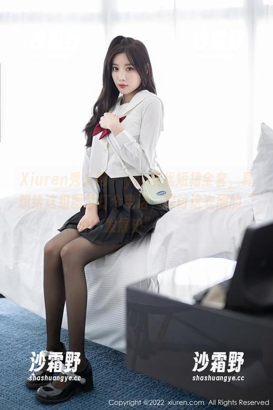 Xiuren秀人网 - yoo优优短裙全套，真想给这组图片打个电话，探讨这衣服的“发展史”。