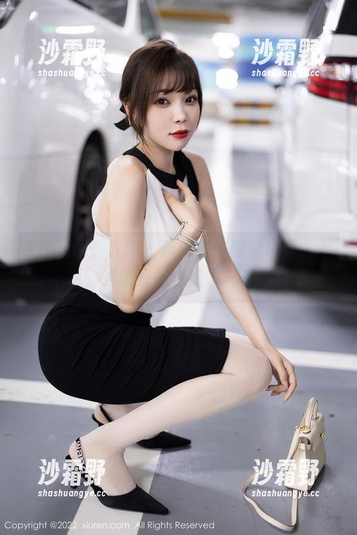 Xiuren秀人网 - 唐安琪的眼镜写真，不得不说，眼镜好像也成了一种态度呢。