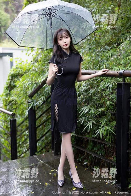 Xiuren秀人网 - 向传统挑战：无圣光里的拍黄瓜girl瑜伽新潮流