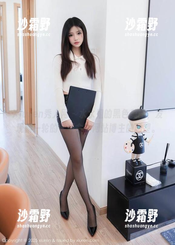 Xiuren秀人网-水水姐 Xiuren秀人网 - 水水姐的黑色美图,发现新一轮的“短命”网站博主的希望。