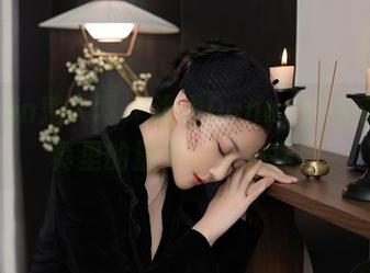 Xiuren秀人网 – 浅浅Danny的毛衣：写真里的温柔让人想捏捏
