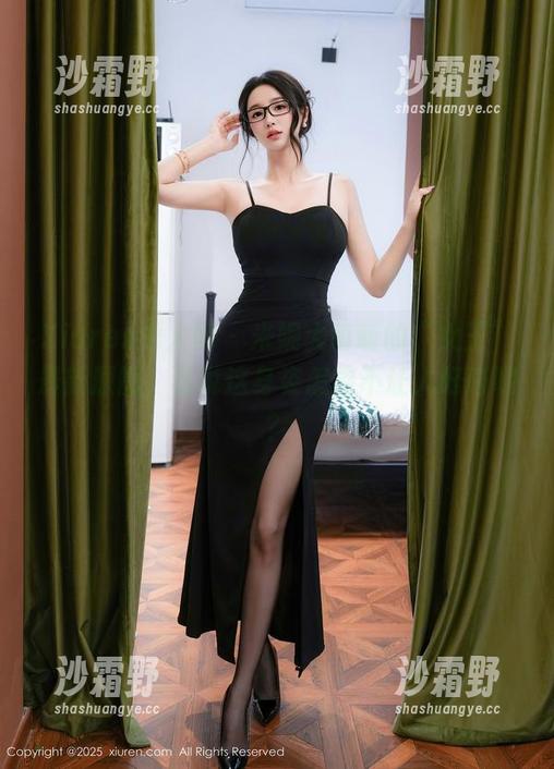 Xiuren秀人网 - 米妮大萌萌的“女王”最新原图，话说这身姿怎能不让人好奇呢？