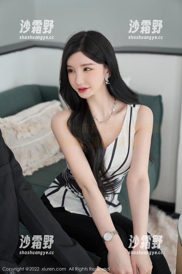 Xiuren秀人网 - 轩轩王子的泳池花絮——美图精选，清凉一夏哦！
