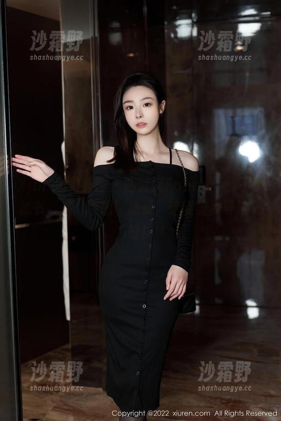Xiuren秀人网 - 陈梵妮Fanny：我不是秘书，是“原图”精灵，这姿势我可没想好！