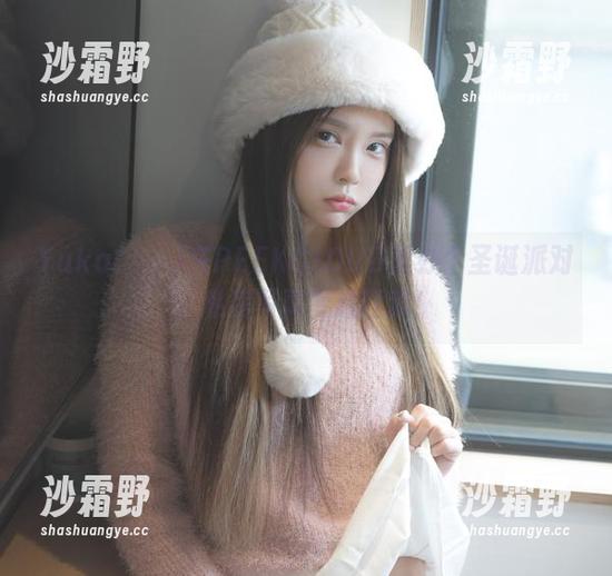 Yuka(유카)在PEEKCLOUD里办个圣诞派对，私房写真变成狂欢！