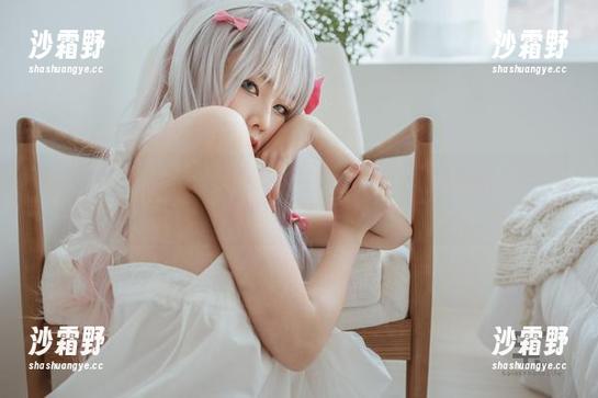 洞悉Yuna(윤아)的SAINTPhotolife图包，白天优雅，夜晚迷离，这种气氛太撩了。