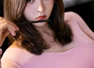 丽柜 – 甜甜在垫子上的穿搭分享，瑜伽还是秀？看了想尝试一下！