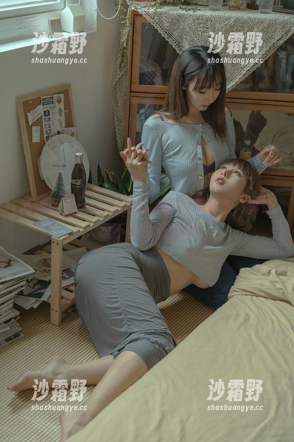 高清图包：云溪溪奶桃的学姐姿态，真让人忍不住多看几遍。
