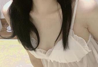 瞧！倦倦喵化身秘书，写真随便瞎拍但好像还不错。