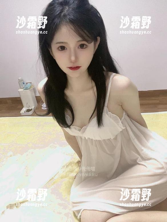 瞧！倦倦喵化身秘书，写真随便瞎拍但好像还不错。