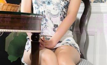 克拉女神 – 颖儿的空姐合集：每一张都是关于飞行与重力的微妙解构，她的眼神藏了些暗示吧。
