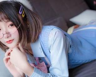 资源关注：兔玩映画制服妹妹的小细腿，竟然为她们的腿型点赞。
