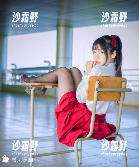 兔玩映画最新图集：肉丝和白丝，你最后选哪个？