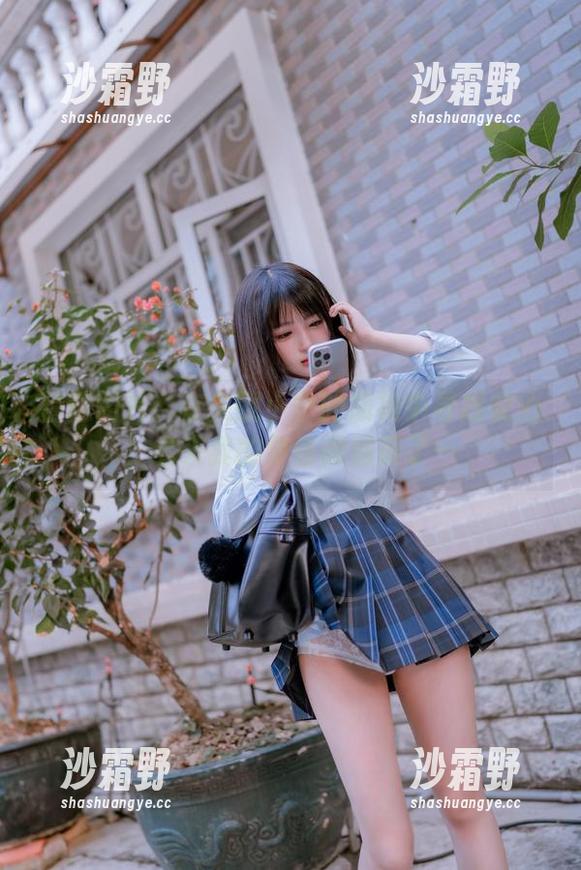 精选图片：在失眠小宁的旗袍中寻找安心，看来我的梦也得熬夜了…