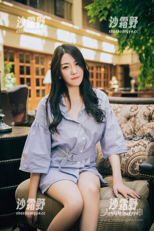 头条女神 - 松果儿，你的定制海边作品要是会说话，肯定是在叹气哦。