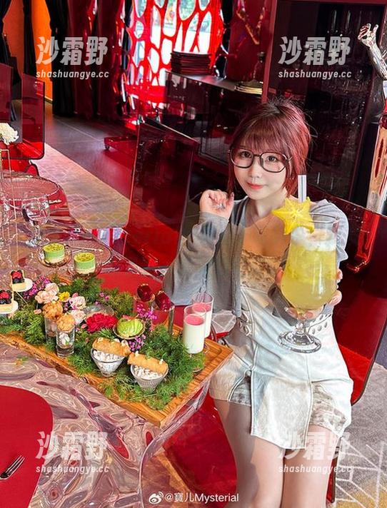 宝儿mysterial 在宝儿mysterial的索尼子写真中,我发现了另一种美的定义。