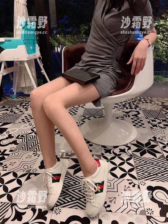 微密圈 - 小仙女ELaine套图：秘密归你，下载方式我教你！
