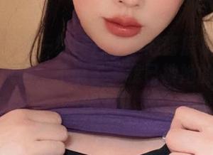 微密圈 – 这一组图片里小芯酱展示了紫色的百变风情，不说了，我已被她的紫色迷住了！