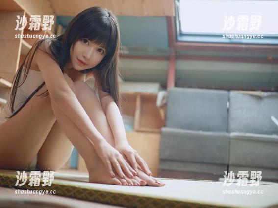 小鹿鹿shika的泳池探险，有点湿，有点野！新图片在等你哦～