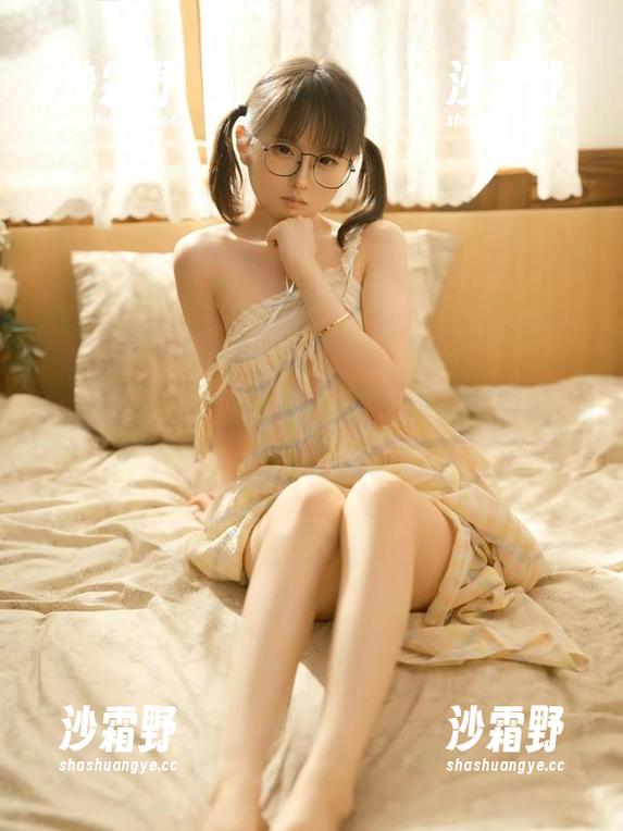 幼水铃衣 幼水铃衣的双人校服:原图你敢下载吗?