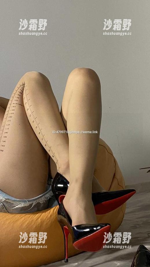 徐绾绾yyyy 微密圈 - 黑色写真,徐绾绾yyyy的绝妙搭配——真想请她当我的穿衣顾问,结果她又想让我穿成黑色幽灵。