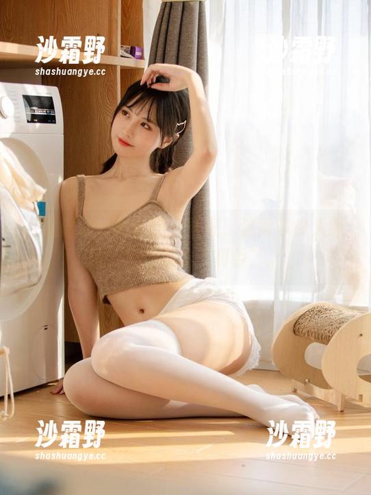 把念雪ww的长腿当壁纸，这得多少人瞩目，心中默念“真香”。