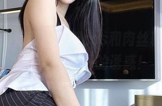 贪心的抖娘利世，把cos和肉丝糅合得如此自然，意外的诱惑！