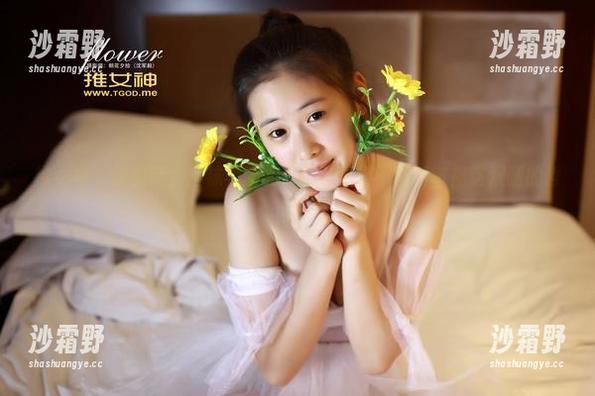 推女神 - 张美荧，丝袜与图册，让我不得不重新审视这双腿的哲学…