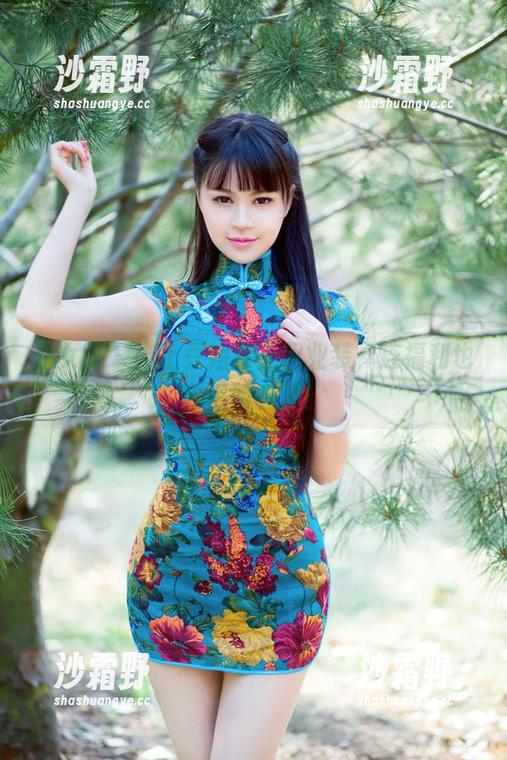 推女郎 - 当土豆姐穿上职业装，连福利也变得明亮了！