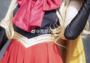 你能把无筝ryou在天台的美图下载，用来做桌面吗？我真想试试！