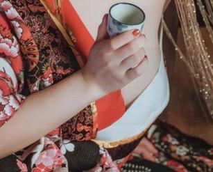 无颜小天使wy的吉他妹妹，图包里的样子太真实，禁不住想多看几遍。