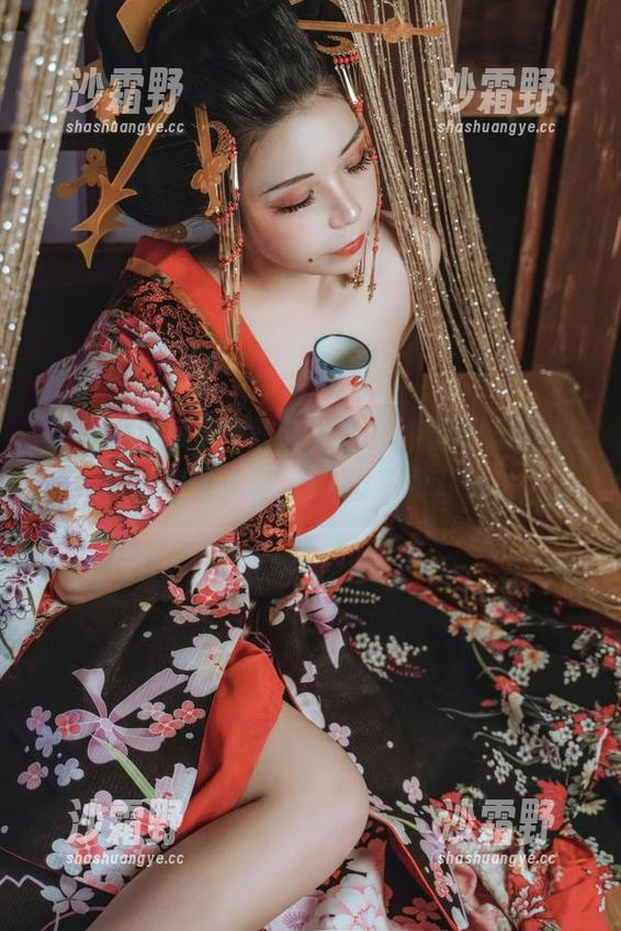 无颜小天使wy的吉他妹妹，图包里的样子太真实，禁不住想多看几遍。