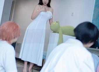 不花钱也能偷瞧，星澜是澜澜叫澜妹呀浴缸空中秀！免费图集奉上！