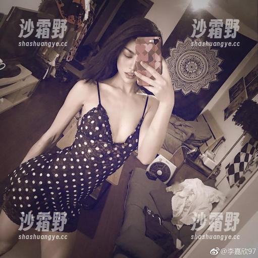 微密圈 - 李嘉欣97的全集和漆皮罩罩，大概是一种大胆的邂逅吧