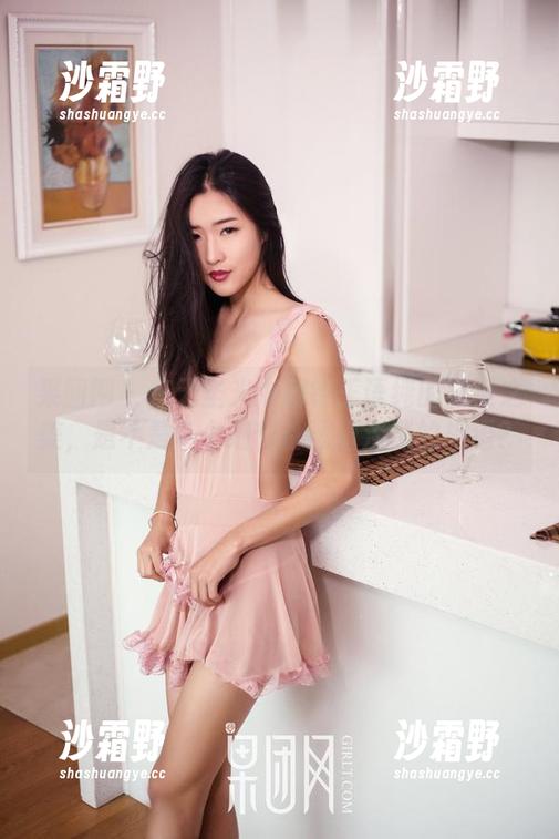果团网 - 在无圣光中解锁王语纯的眼镜之美，是不是每个细节都透着淡淡的挑逗？