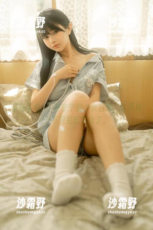 桜井宁宁 最新图包:桜井宁宁的少女日常,今天终于不只是吃零食了。