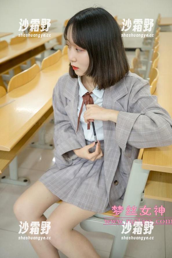 梦丝女神 - 下载玥玥的潮流牛仔裤图包，作为日常搭配的灵感吧！