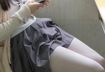 森萝财团 – 每一张都是私房的温柔：小萝莉的旗袍，吸吸总能让人心动。