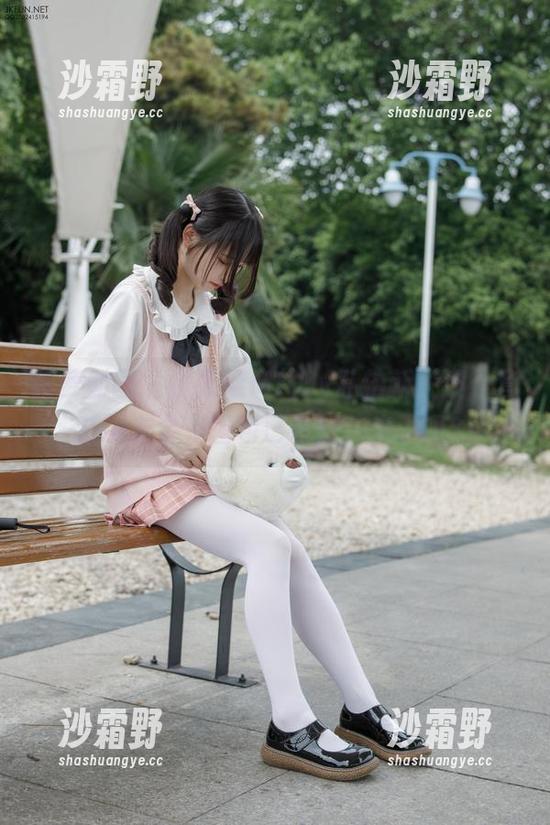 森萝财团 - 小奶糕Milky私拍新一波：套装发布会，图包已备好，来了吗？