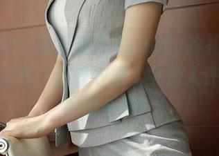 模范学院 – 论唐琪儿Beauty的礼服带来的美图分享，这些衣服太会给人许愿，我的愿望呢？